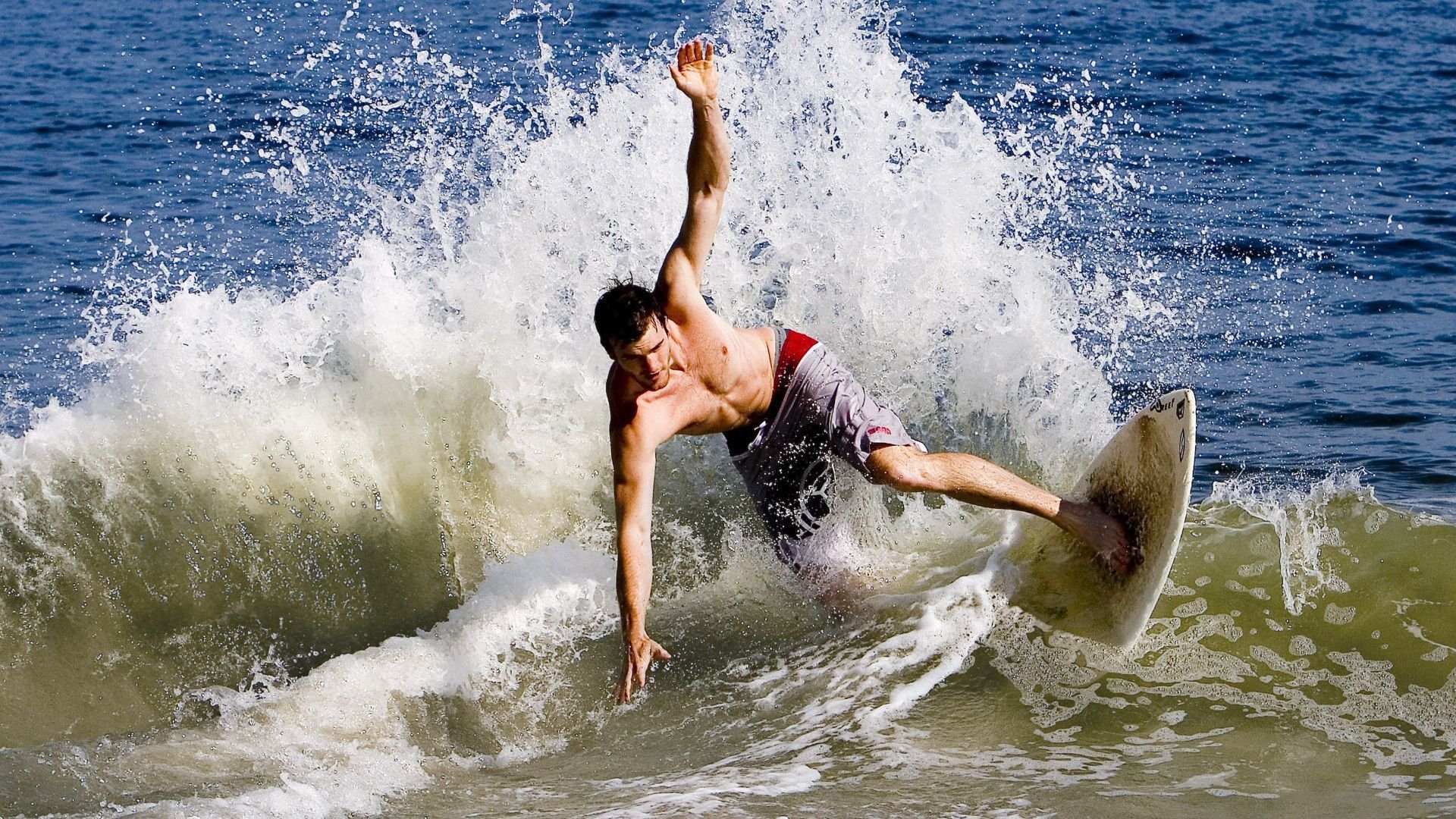 【训练场景】顶尖运动员练习攻守转换的日常训练流程，由攻转守c级教练班