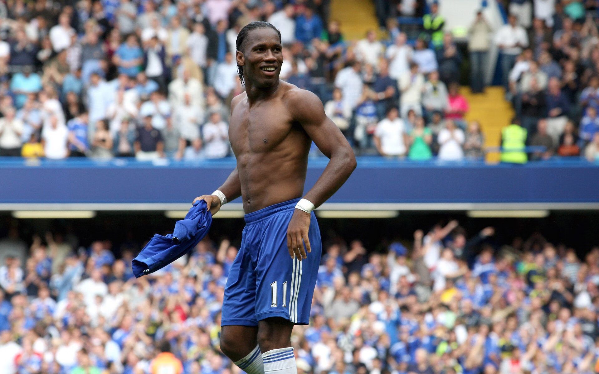 欧冠“星光熠熠”:年度最佳球员是谁?,欧冠最佳阵容颁奖